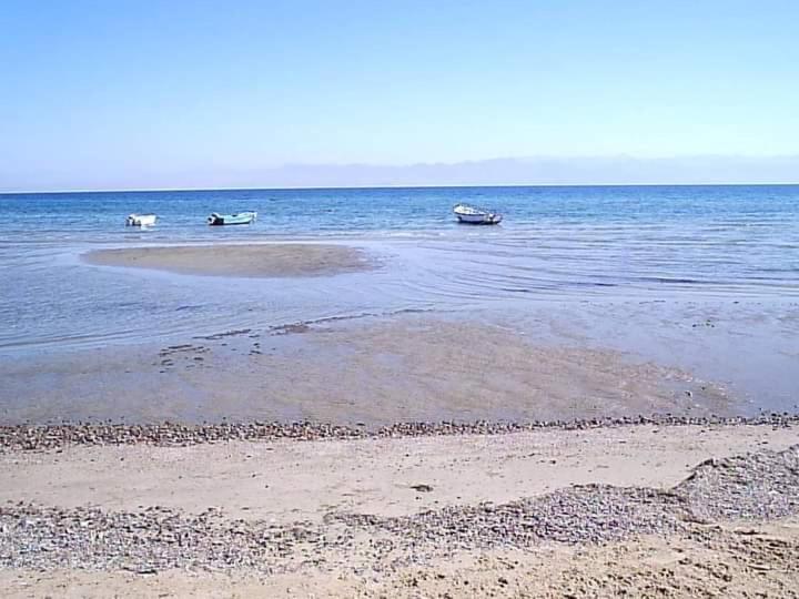 Хостел Sebaii Camp السباعى كامب شاطئ الترابين بجوار ويت بالس Нувейба Екстер'єр фото